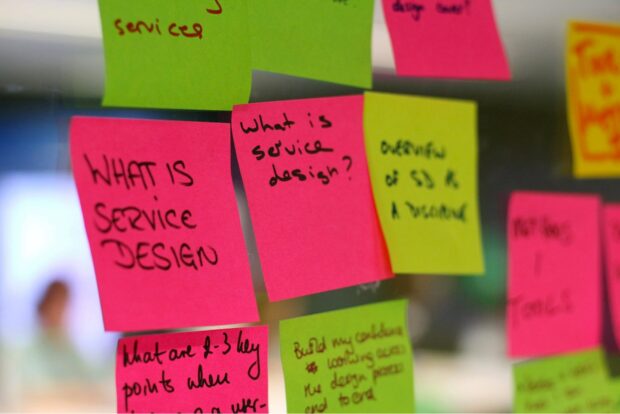 Coloured stickie notes with the expectations written by participants of the introduction to service design training
